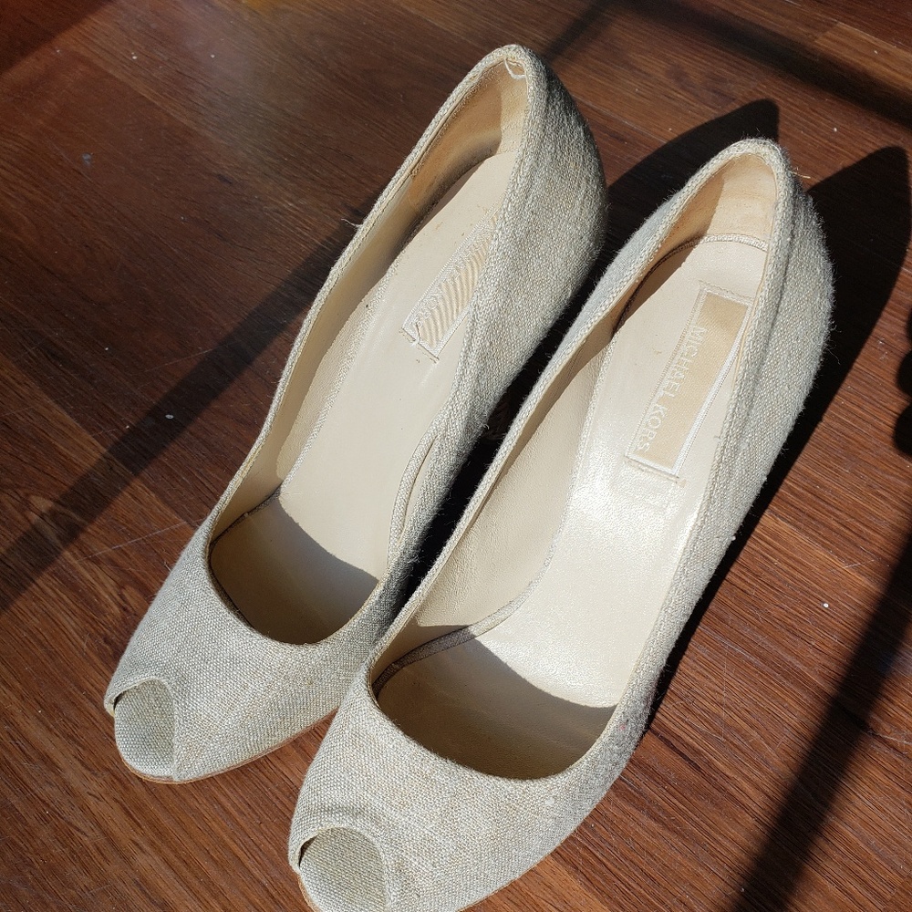 Michael kors ivory open toes textured sandals